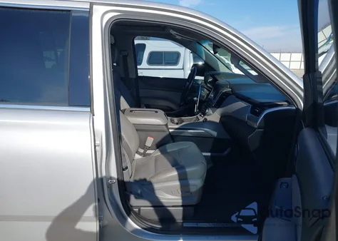 2019 Chevrolet Suburban Lt z USA, uszkodzony, nr VIN 1GNSKHKC3KR199382